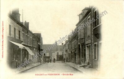 Carte postale ancienne Grande-Rue — Nogent-sur-Vernisson (Loiret)
