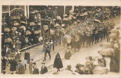 Carte postale ancienne Marche en l'honneur de la Victoire — Olivet (Loiret)