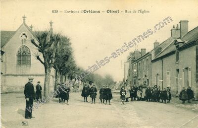 Carte postale ancienne Rue de l'Église — Olivet (Loiret)