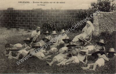 Carte postale ancienne Écoles de plein air et de soleil — Orléans (Loiret)