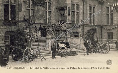 Carte postale ancienne L'Hôtel de Ville décoré pour les Fêtes de Jeanne d'Arc 7 et 8 Mai — Orléans (Loiret)