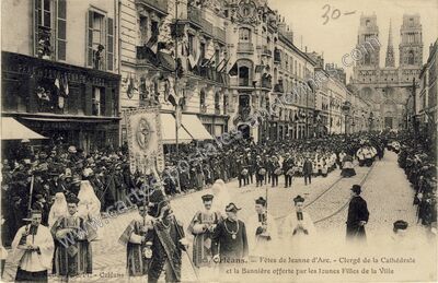 Carte postale ancienne Fêtes de Jeanne d'Arc. - Clergé de la Cathédrale et la Bannière offerte par les Jeunes… — Orléans (Loiret)