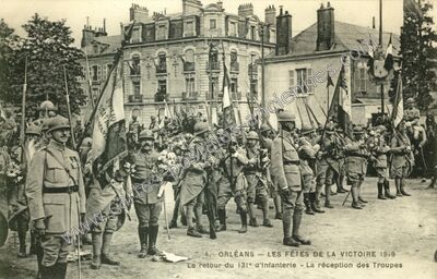 Carte postale ancienne Les Fêtes de la Victoire 1919 Le retour du 131° d'Infanterie - La réception des Troupes — Orléans (Loiret)