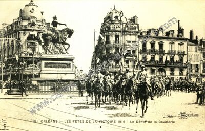 Carte postale ancienne Les Fêtes de la Victoire 1919 - Le Défilé de la Cavalerie — Orléans (Loiret)