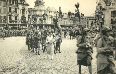 Carte postale ancienne Les Fêtes de la Victoire 1919 - Le Défilé — Orléans (Loiret)