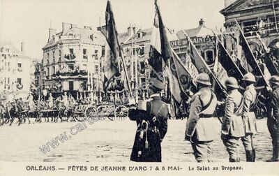 Carte postale ancienne Fêtes de Jeanne d'Arc 7 & 8 Mai - Le Salut au Drapeau — Orléans (Loiret)