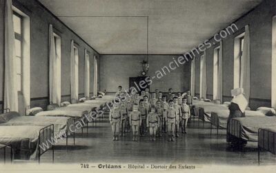Carte postale ancienne Hôpital - Dortoir des Enfants — Orléans (Loiret)