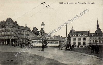 Carte postale ancienne Place du Martroi — Orléans (Loiret)