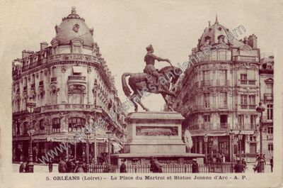 Carte postale ancienne La Place du Martroi et Statue Jeanne d'Arc — Orléans (Loiret)