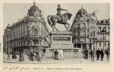 Carte postale ancienne Statue de Jeanne d'Arc, par Foyatier — Orléans (Loiret)