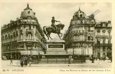 Carte postale ancienne Place du Martroi et Statue de Ste Jeanne d'Arc — Orléans (Loiret)