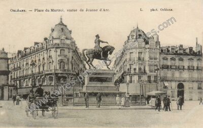 Carte postale ancienne Place du Martroi, statue de Jeanne d'Arc — Orléans (Loiret)