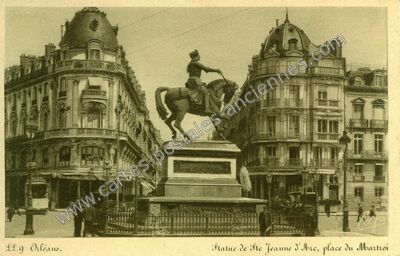 Carte postale ancienne Statue de Ste Jeanne d'Arc, place du Martroi — Orléans (Loiret)