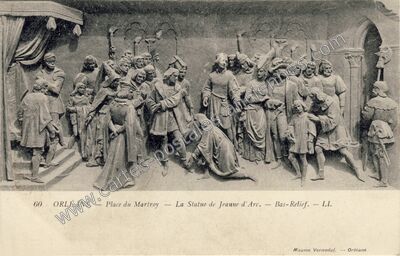 Carte postale ancienne Place du Martroy — La Statue de Jeanne d'Arc. — Bas-Relief — Orléans (Loiret)