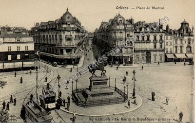 Carte postale ancienne Place du Martroi — Orléans (Loiret)