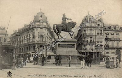 Carte postale ancienne La Place du Martroi.- Jeanne d'Arc, par Fovaltier — Orléans (Loiret)