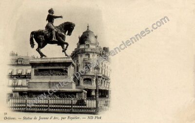 Carte postale ancienne Statue de Jeanne d'Arc, par Foyatier — Orléans (Loiret)