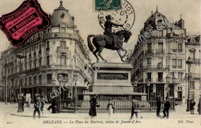 Carte postale ancienne La Place du Martroi, statue de Jeanne d'Arc — Orléans (Loiret)