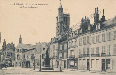 Carte postale ancienne Place de la République, La Tour du Beffroi — Orléans (Loiret)