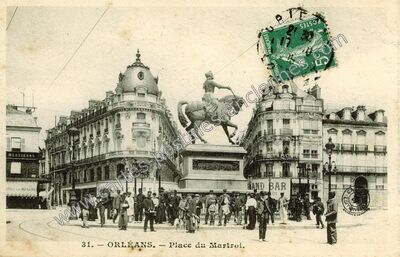 Carte postale ancienne Place du Martroi — Orléans (Loiret)
