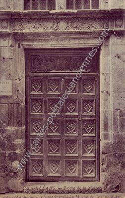 Carte postale ancienne Porte de la Maison dite d'Agnès Sorel où est installé le Musée de Jeanne d'Arc — Orléans (Loiret)