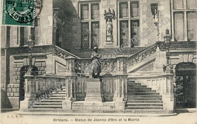 Carte postale ancienne Statue de Jeanne d'Arc et la Mairie — Orléans (Loiret)