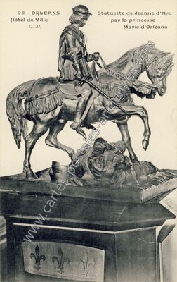 Carte postale ancienne Statuette de Jeanne d'Arc par la princesse Marie d'Orléans — Orléans (Loiret)