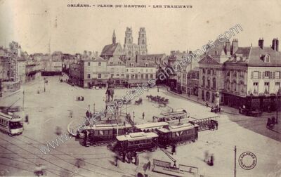 Carte postale ancienne Place du Martroi - Les Tramways — Orléans (Loiret)