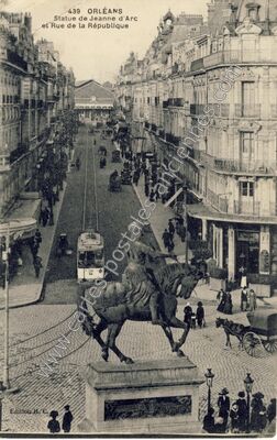 Carte postale ancienne Statue de Jeanne d'Arc et Rue de la République — Orléans (Loiret)
