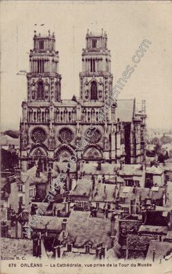 Carte postale ancienne La Cathédrale, vue prise de la Tour du Musée — Orléans (Loiret)