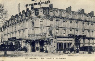 Carte postale ancienne L'Hôtel St-Aignan - Place Gambetta — Orléans (Loiret)