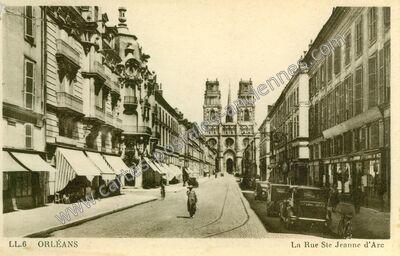 Carte postale ancienne La Rue Ste Jeanne d'Arc — Orléans (Loiret)