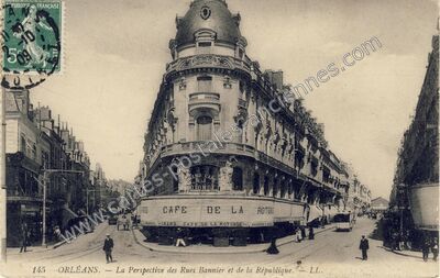 Carte postale ancienne La Perspective des Rues Bannier et de la République — Orléans (Loiret)