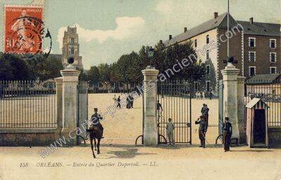 Carte postale ancienne Entrée du Quartier Duportail — Orléans (Loiret)