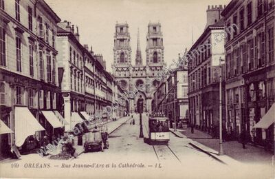 Carte postale ancienne Rue Jeanne-d'Arc et la Cathédrale — Orléans (Loiret)