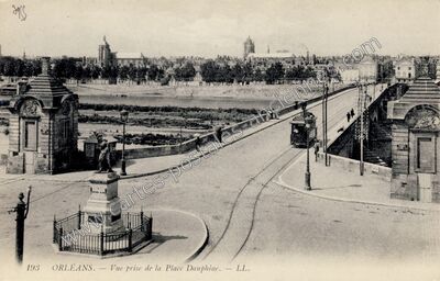 Carte postale ancienne Vue prise de la Place Dauphine — Orléans (Loiret)