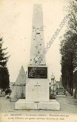 Carte postale ancienne Le nouveau cimetière - Monument élevé par la ville d'Orléans aux gardes nationaux du… — Orléans (Loiret)