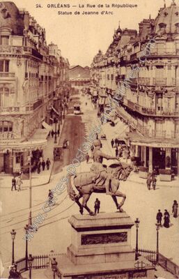 Carte postale ancienne La Rue de la République / Statue de Jeanne d'Arc — Orléans (Loiret)