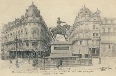 Carte postale ancienne La Place du Martroi — Orléans (Loiret)