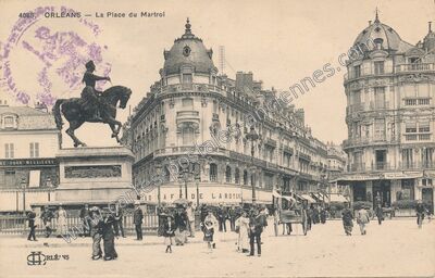Carte postale ancienne La Place du Martroi — Orléans (Loiret)