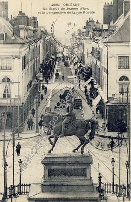 Carte postale ancienne La Statue de Jeanne d'Arc et la perspective de la rue Royale — Orléans (Loiret)