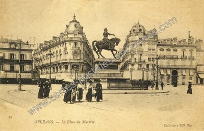Carte postale ancienne La Place du Marfroi — Orléans (Loiret)