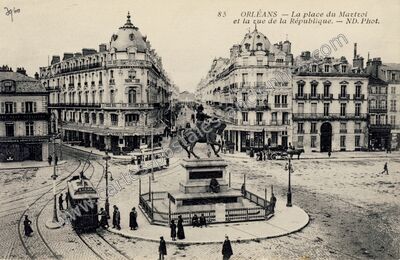Carte postale ancienne La place du Martroi et la rue de la République — Orléans (Loiret)