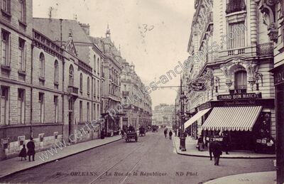 Carte postale ancienne La Rue de la République — Orléans (Loiret)