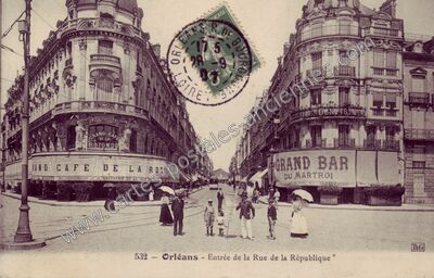 Carte postale ancienne Entrée de la Rue de la République — Orléans (Loiret)