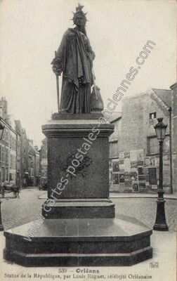 Carte postale ancienne Statue de la République, par Louis Roguet, célébrité Orléanaise — Orléans (Loiret)