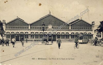Carte postale ancienne La Place de la Gare et la Gare — Orléans (Loiret)