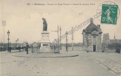 Carte postale ancienne Entrée du Pont Royal et Statue de Jeanne d'Arc — Orléans (Loiret)
