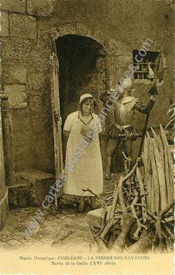 Carte postale ancienne LA PIERRE DES BAVARDES - Sortie de la Geôle (XVIe siècle — Orléans (Loiret)