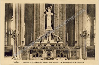 Carte postale ancienne Intérieur de la Cathédrale Sainte-Croix (Mon. hist.). Le Maître-Autel et le Reliquaire — Orléans (Loiret)